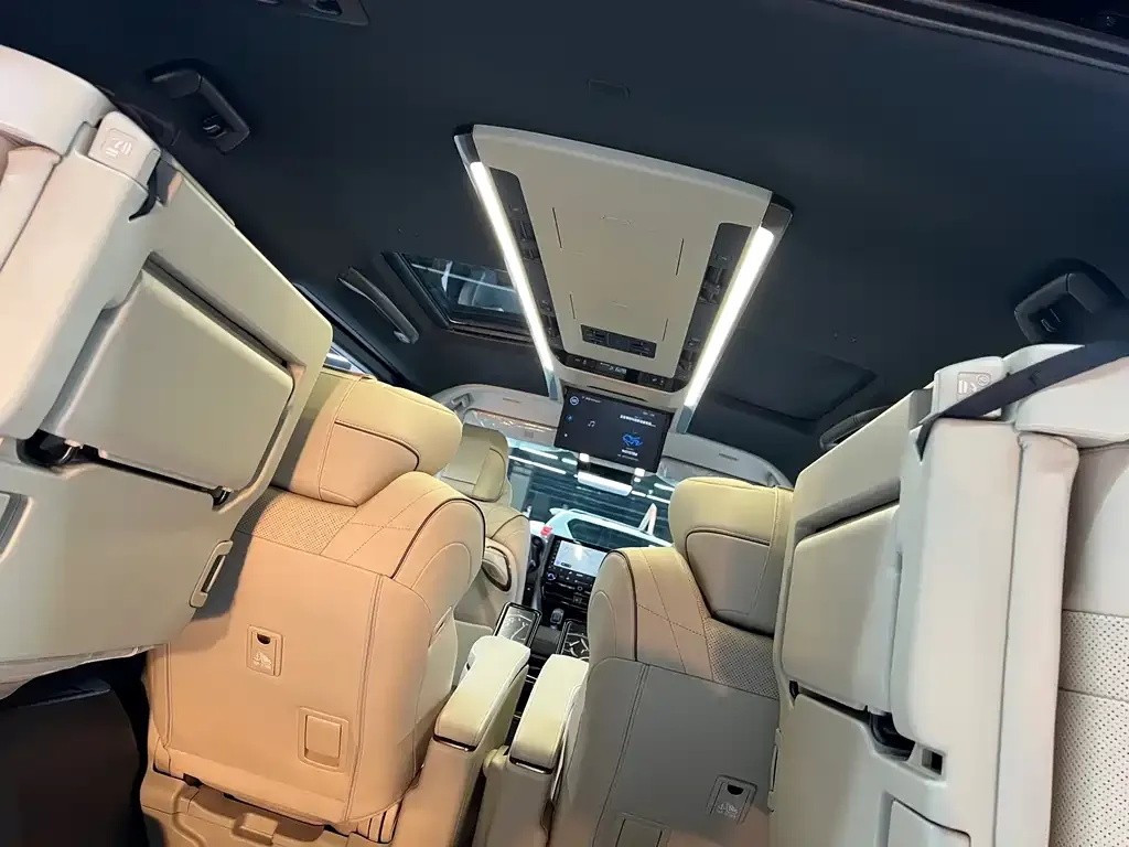 Toyota Vellfire — фото 2