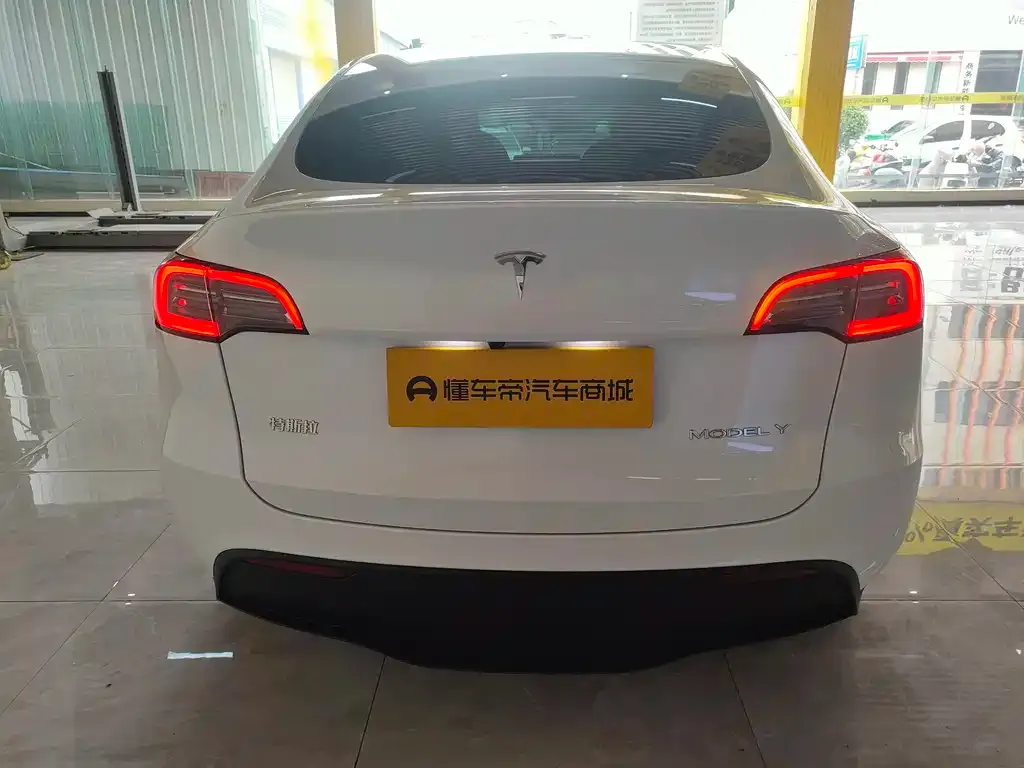 Tesla Model Y — фото 7
