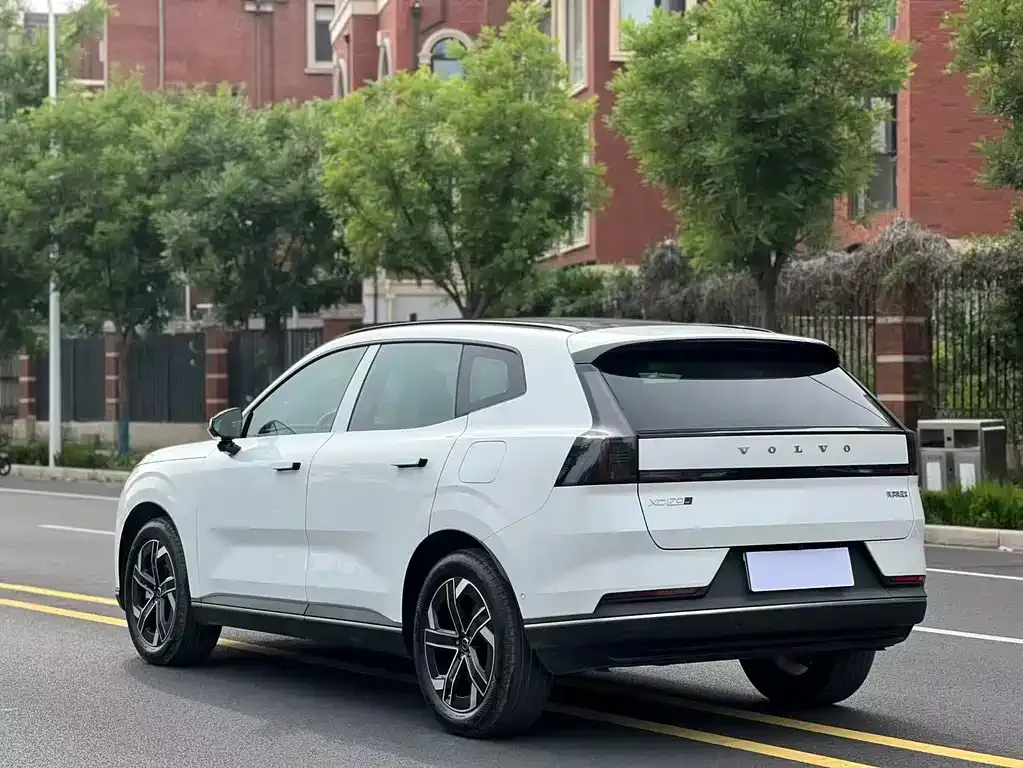 Volvo XC70 Plug-in Hybrid 2025 из CN, фото 3