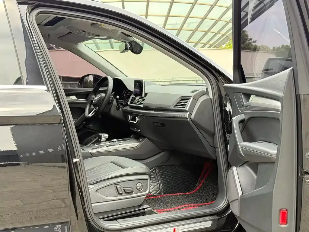 Audi Q5L 2021 из CN, фото 3