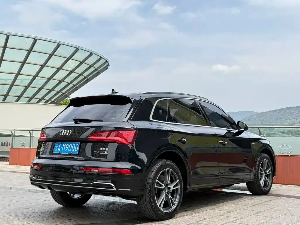 Audi Q5L 2021 из CN, фото 2