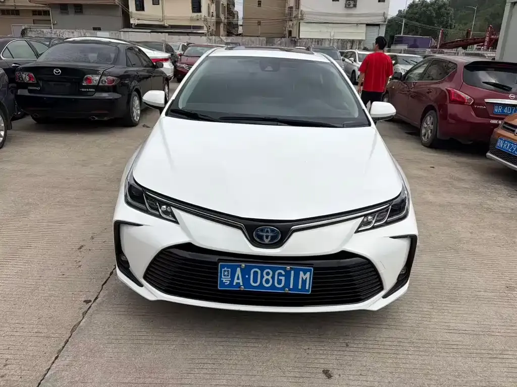 Toyota Corolla — фото 1