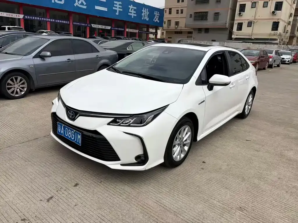 Toyota Corolla — фото 10