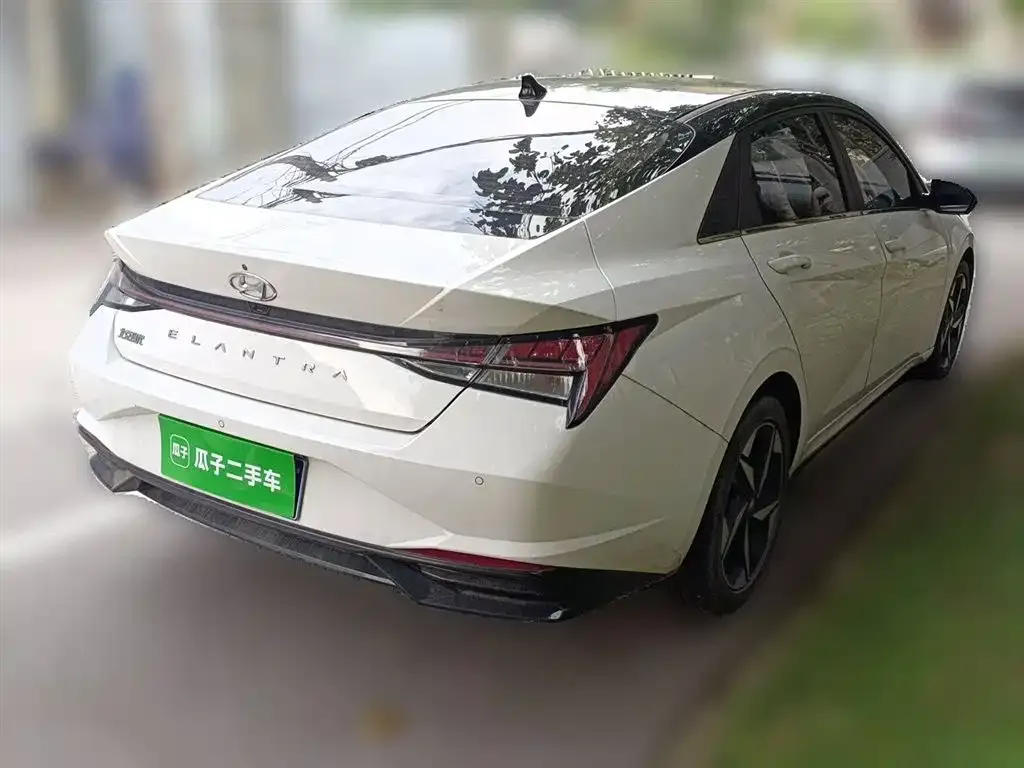 Hyundai Elantra — фото 3