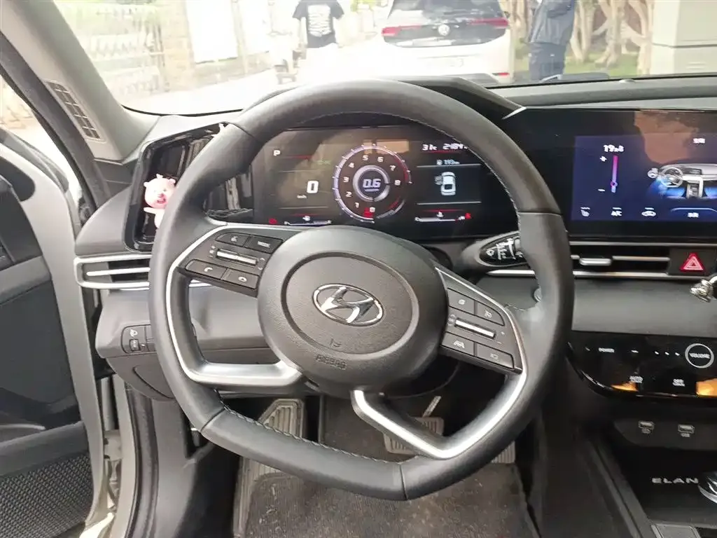 Hyundai Elantra — фото 10