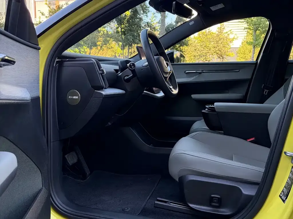 Volvo EX30 2024 из CN, фото 7
