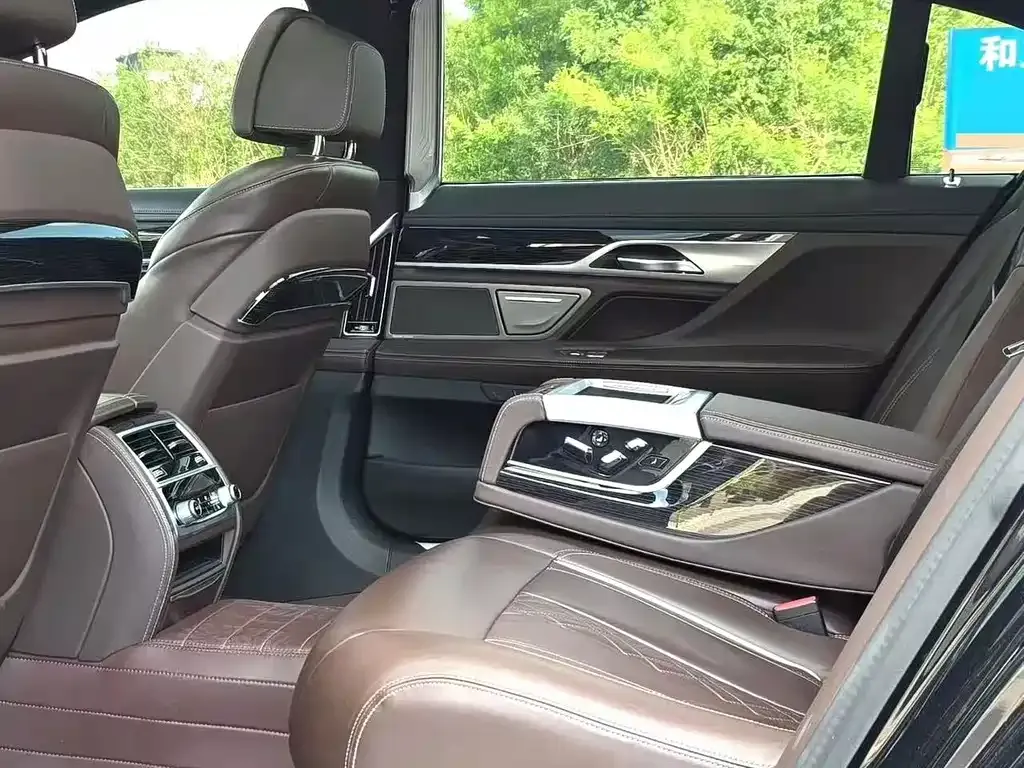 BMW 7 Series 2022 из CN, фото 9