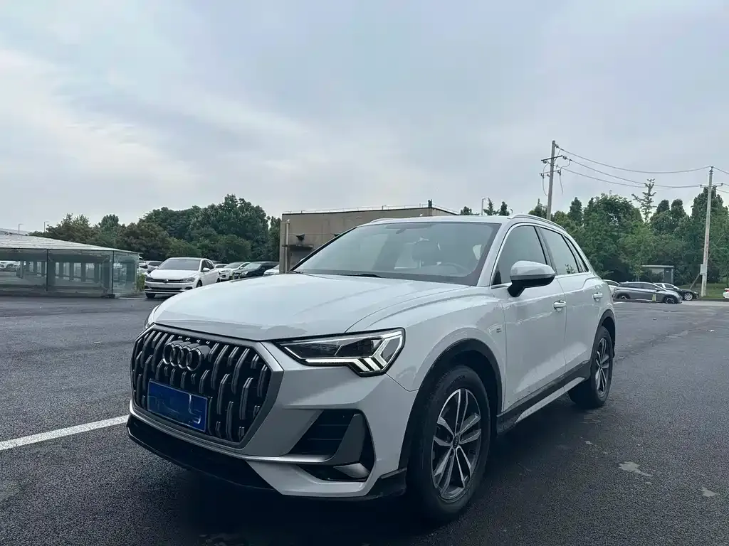 Audi Q3 — фото 1