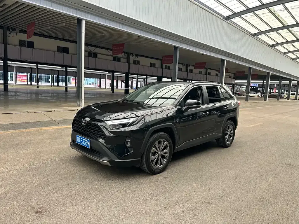 Toyota RAV4 2023 из CN, фото 1