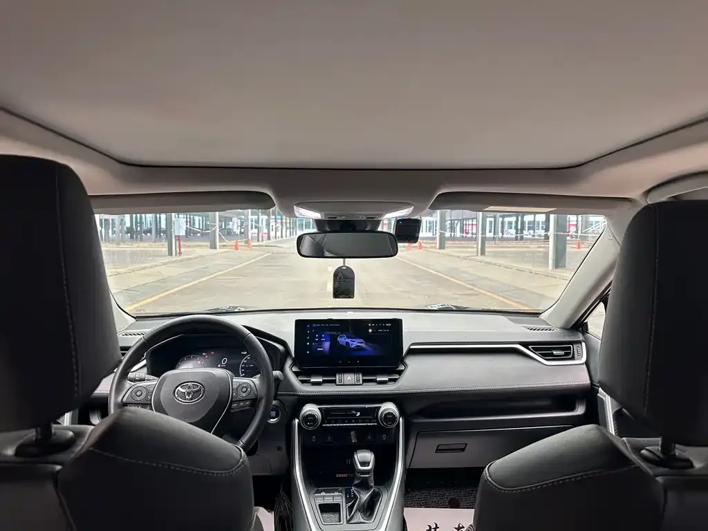 Toyota RAV4 2023 из CN, фото 4