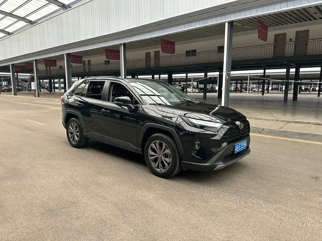 Toyota RAV4 2023 из CN, фото 2