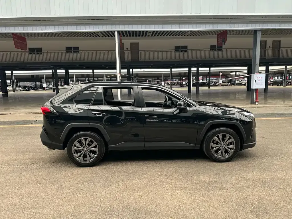 Toyota RAV4 2023 из CN, фото 9