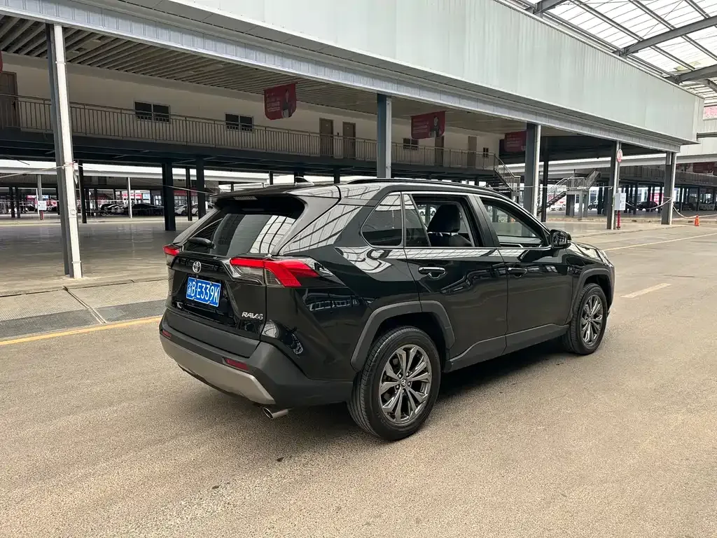 Toyota RAV4 2023 из CN, фото 8