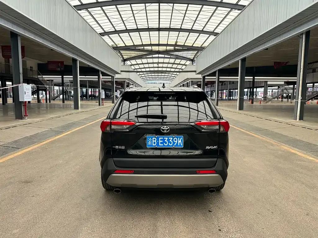 Toyota RAV4 2023 из CN, фото 3