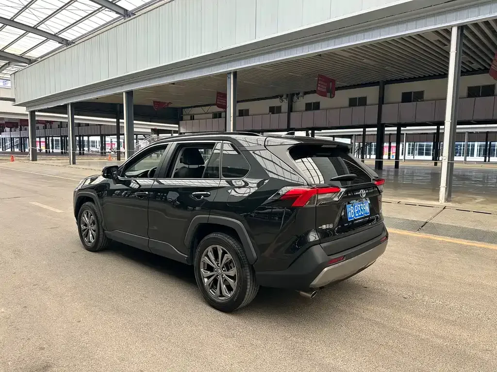 Toyota RAV4 2023 из CN, фото 10
