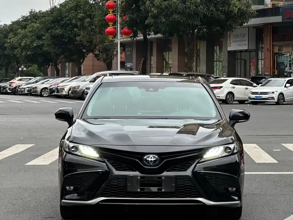 Toyota Camry — фото 5