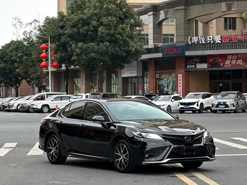 Toyota Camry — фото 10