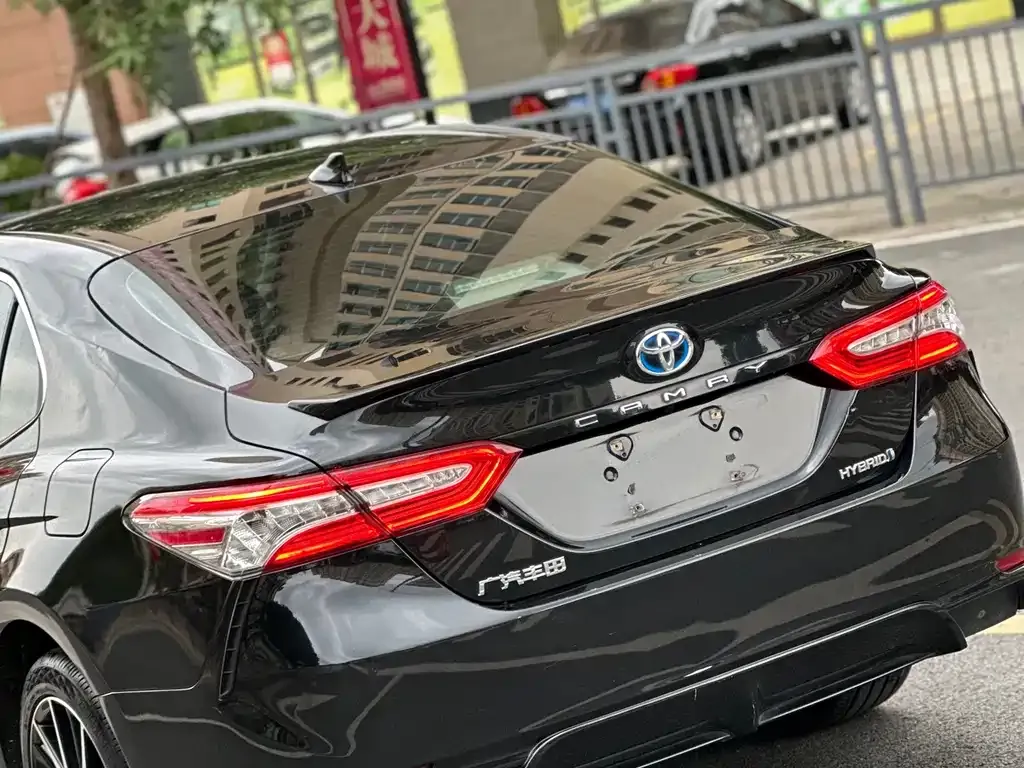 Toyota Camry — фото 2