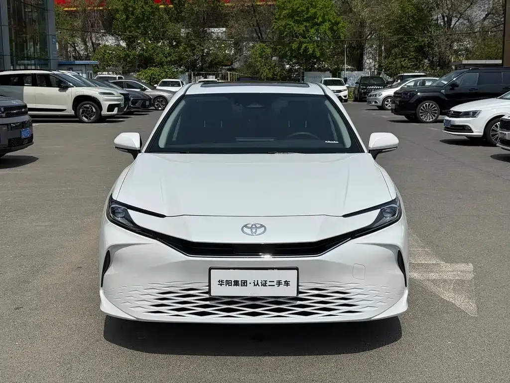 Toyota Camry — фото 9