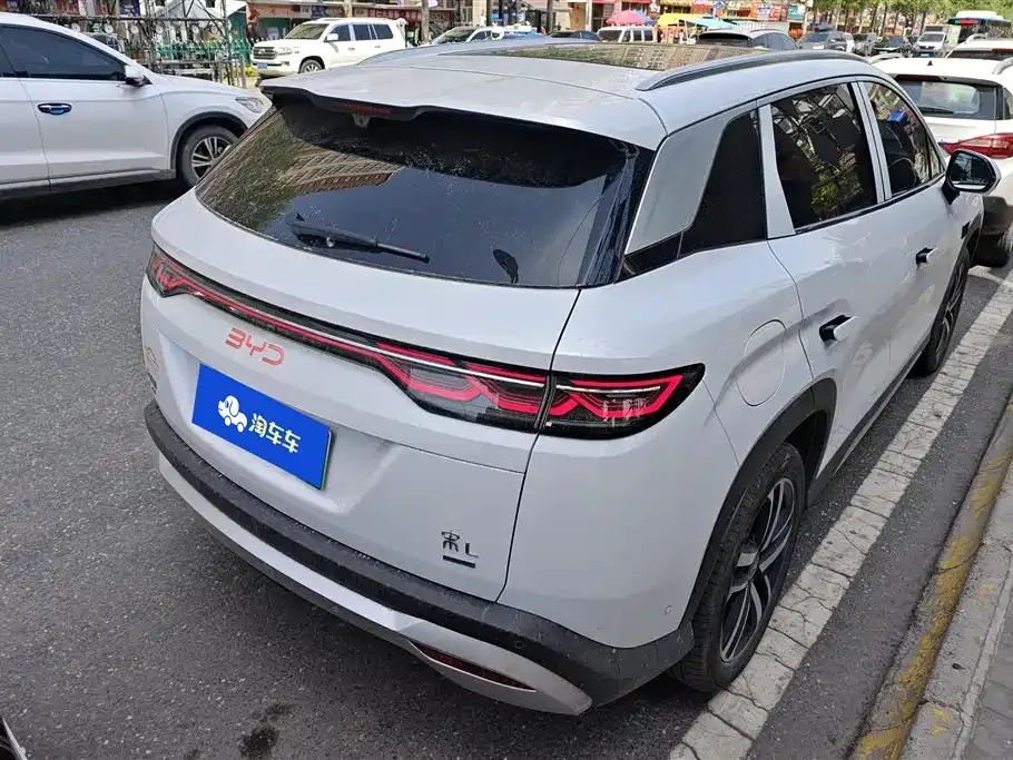 BYD L DM-i — фото 5