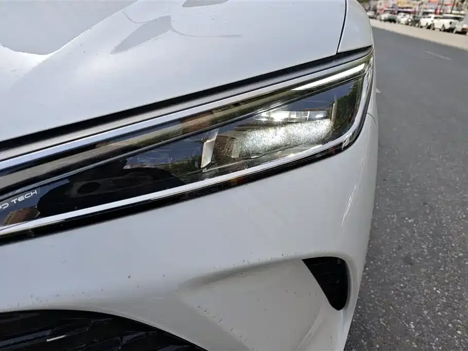 BYD L DM-i — фото 9