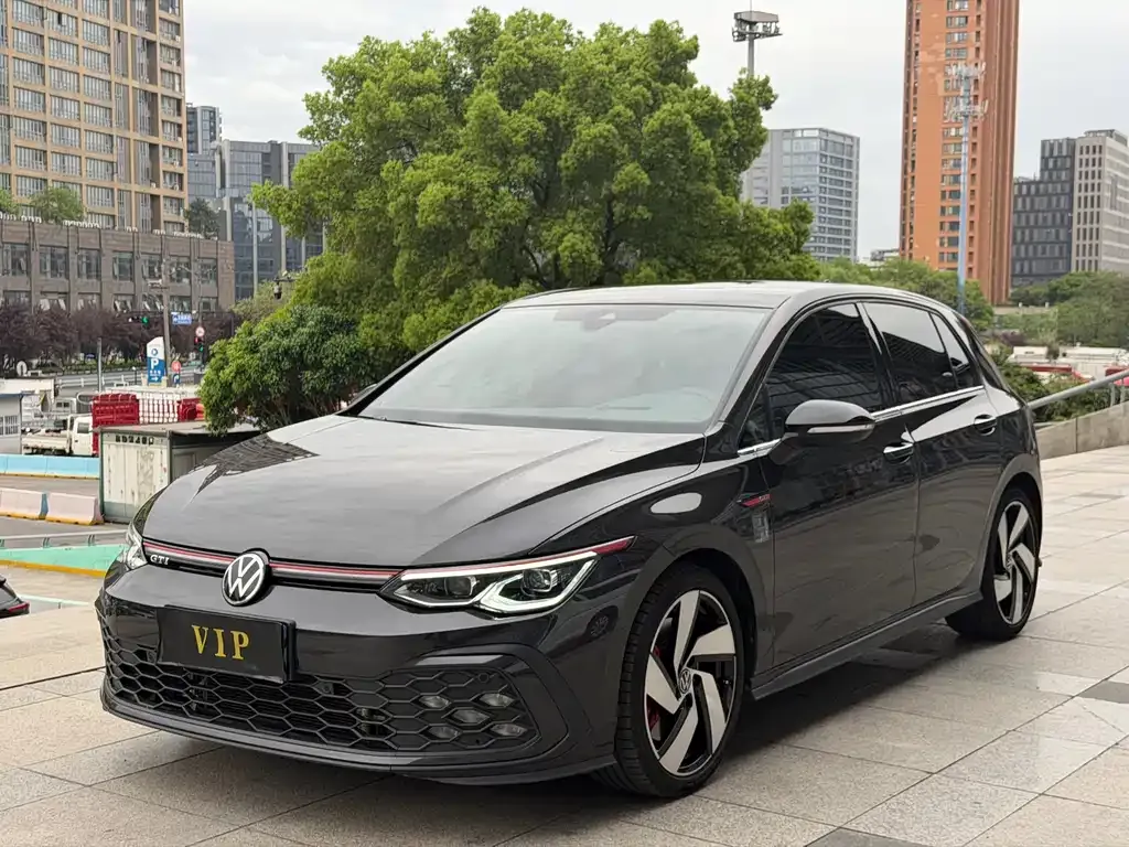 Volkswagen Golf GTI — фото 1