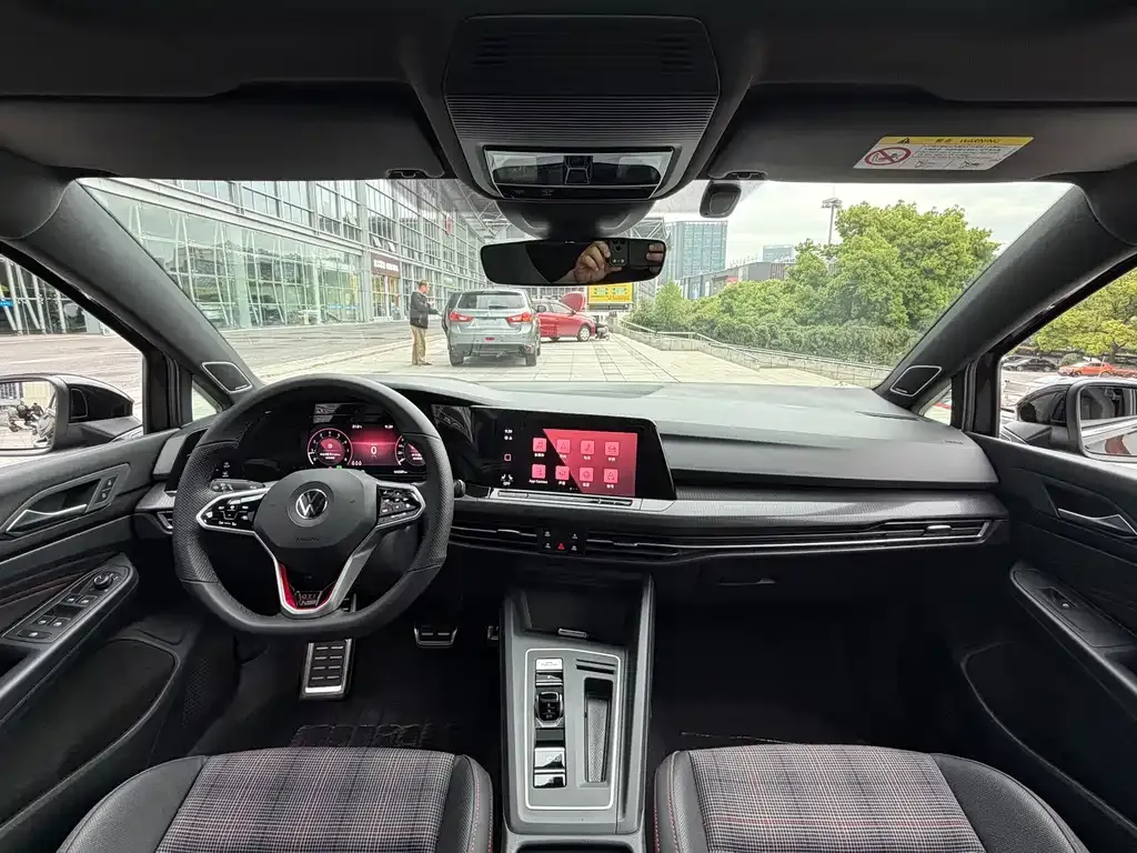 Volkswagen Golf GTI — фото 10