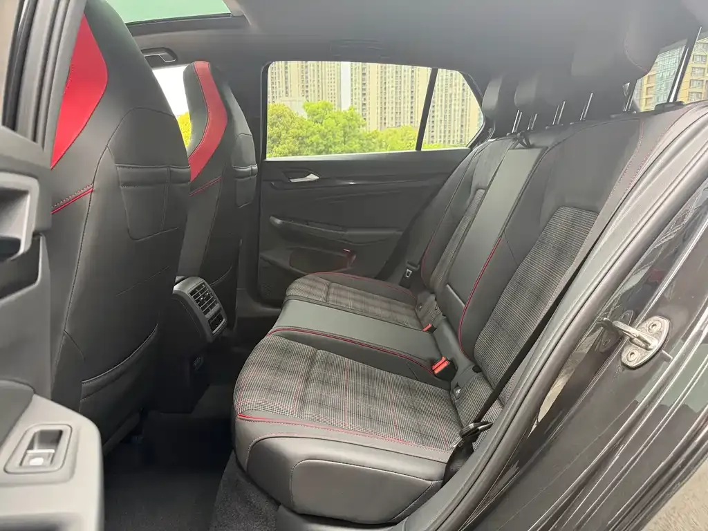Volkswagen Golf GTI — фото 5