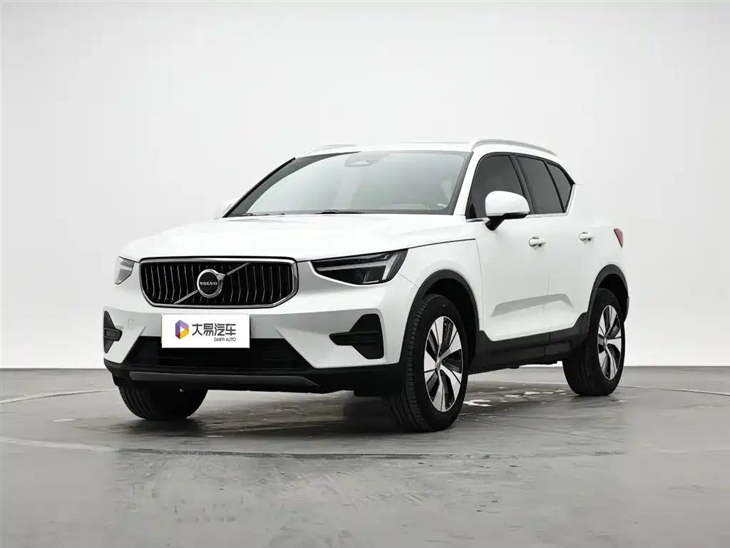 Volvo XC40 — фото 1