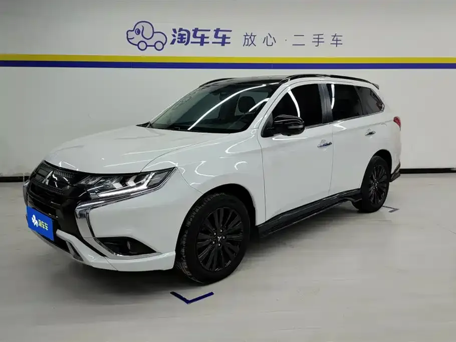 Mitsubishi Outlander — фото 1