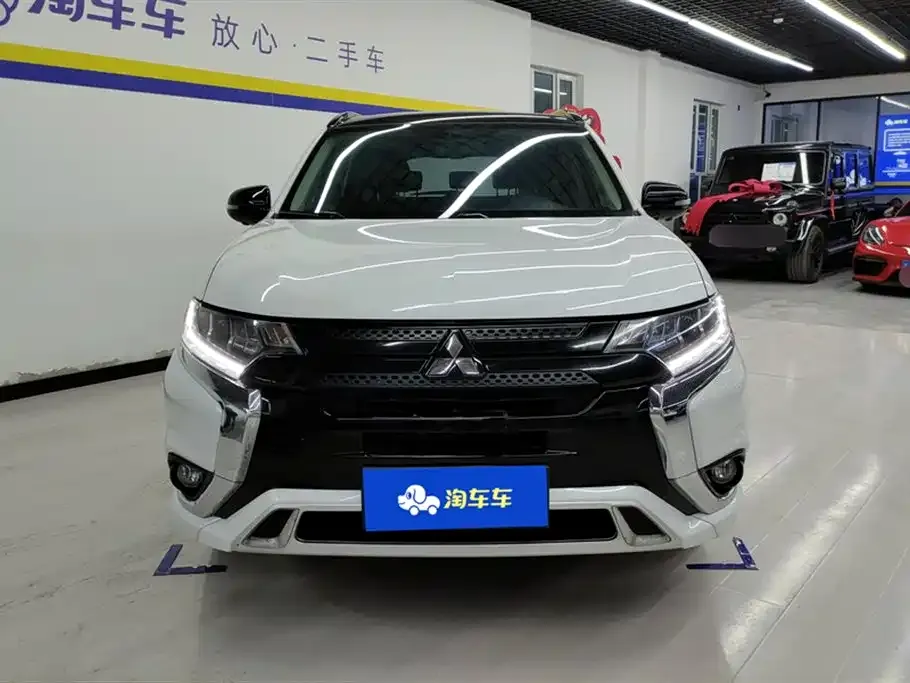 Mitsubishi Outlander — фото 9