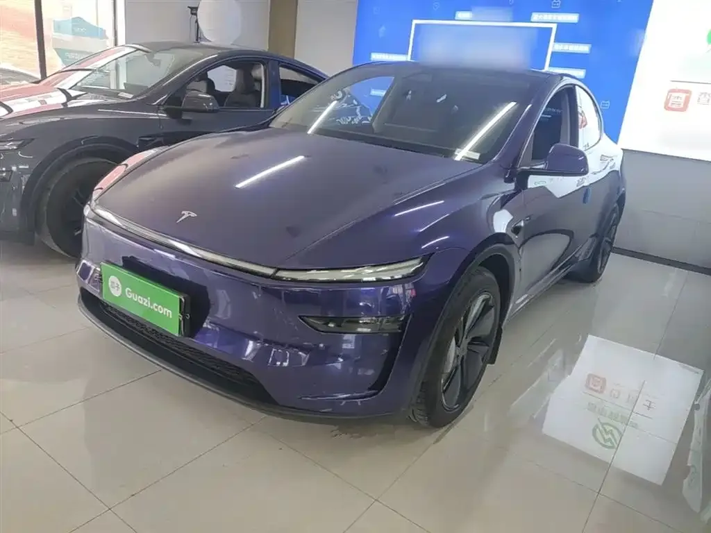Tesla Model Y — фото 1