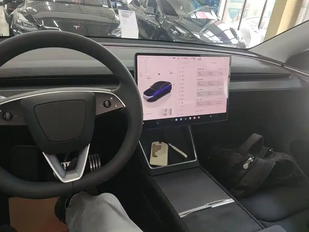 Tesla Model Y — фото 8
