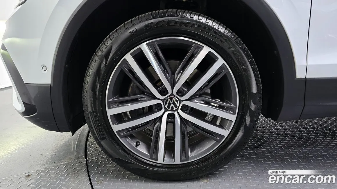 Volkswagen Tiguan — фото 9