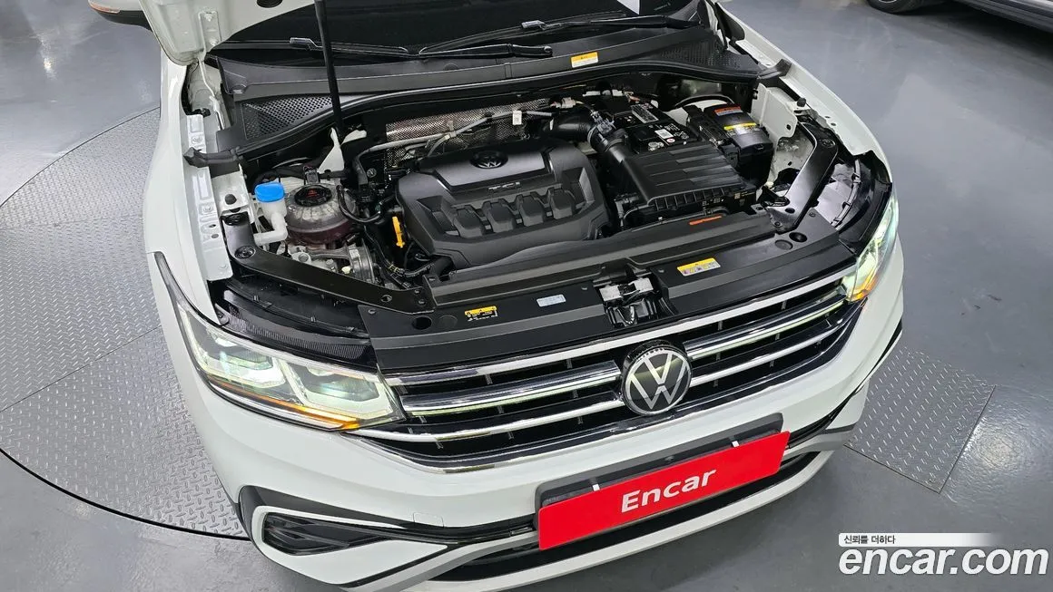 Volkswagen Tiguan — фото 7