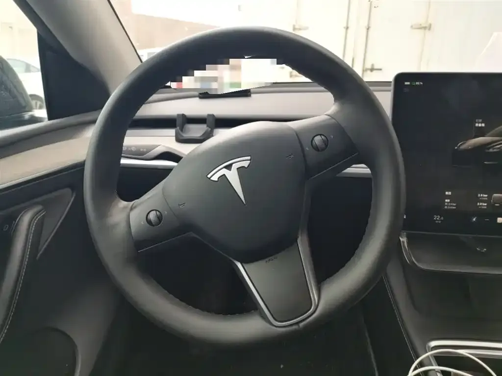 Tesla Model Y — фото 5