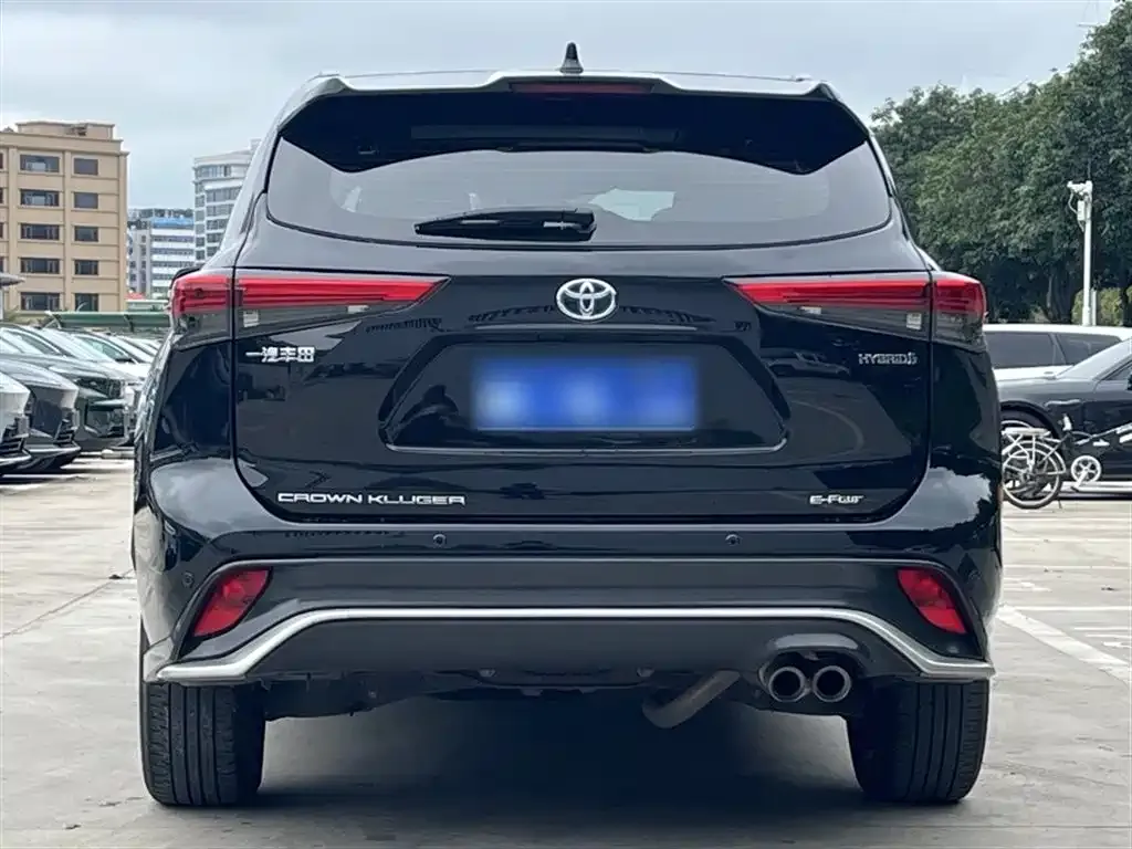 Toyota Crown Kluger 2023 из CN, фото 8