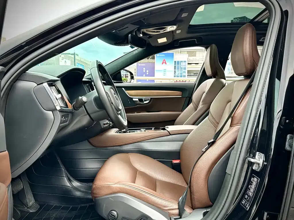 Volvo S90 PHEV 2021 из CN, фото 4