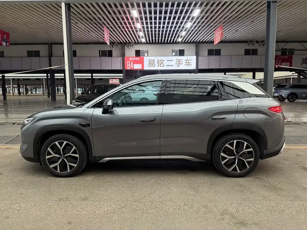 BYD L DM-i — фото 10