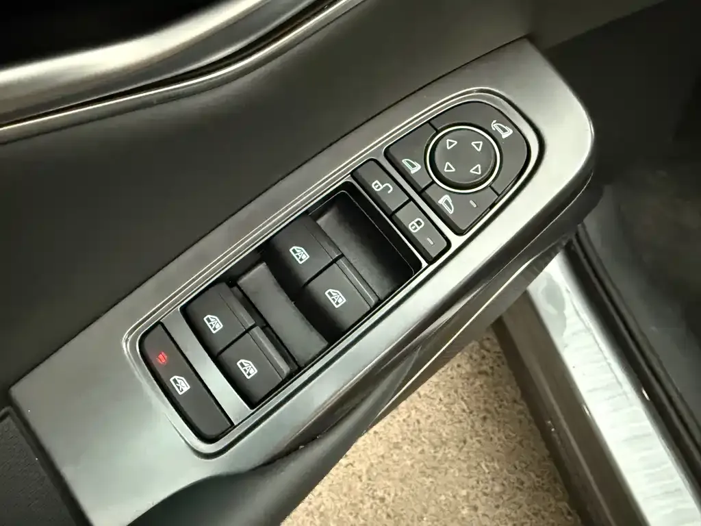 BYD L DM-i — фото 6
