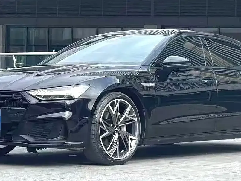Audi A7L — фото 1