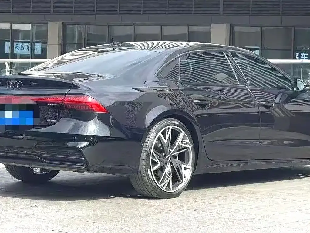 Audi A7L — фото 8