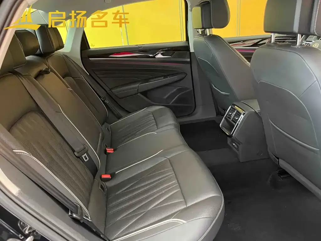 Volkswagen Passat — фото 7