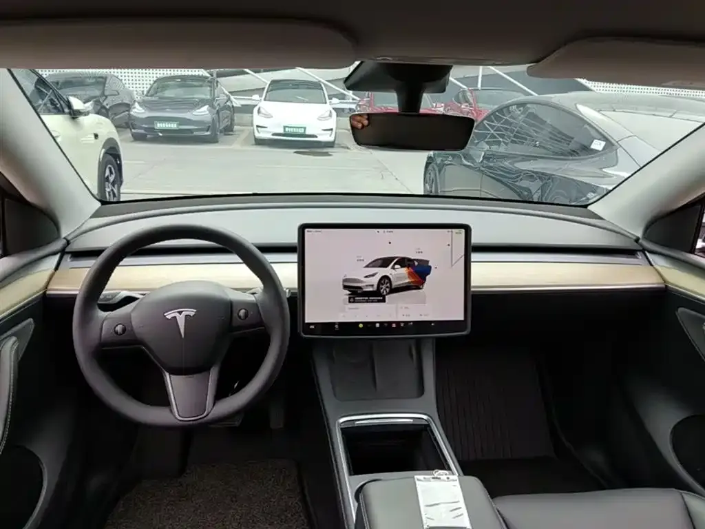 Tesla Model Y — фото 6
