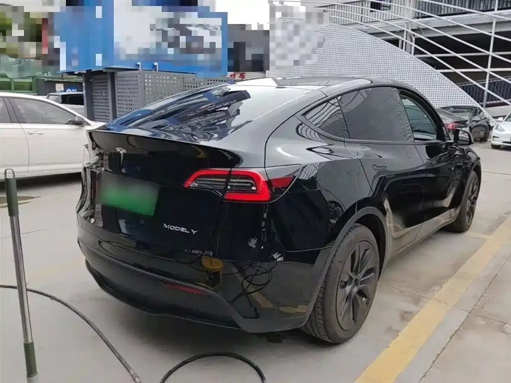 Tesla Model Y — фото 5