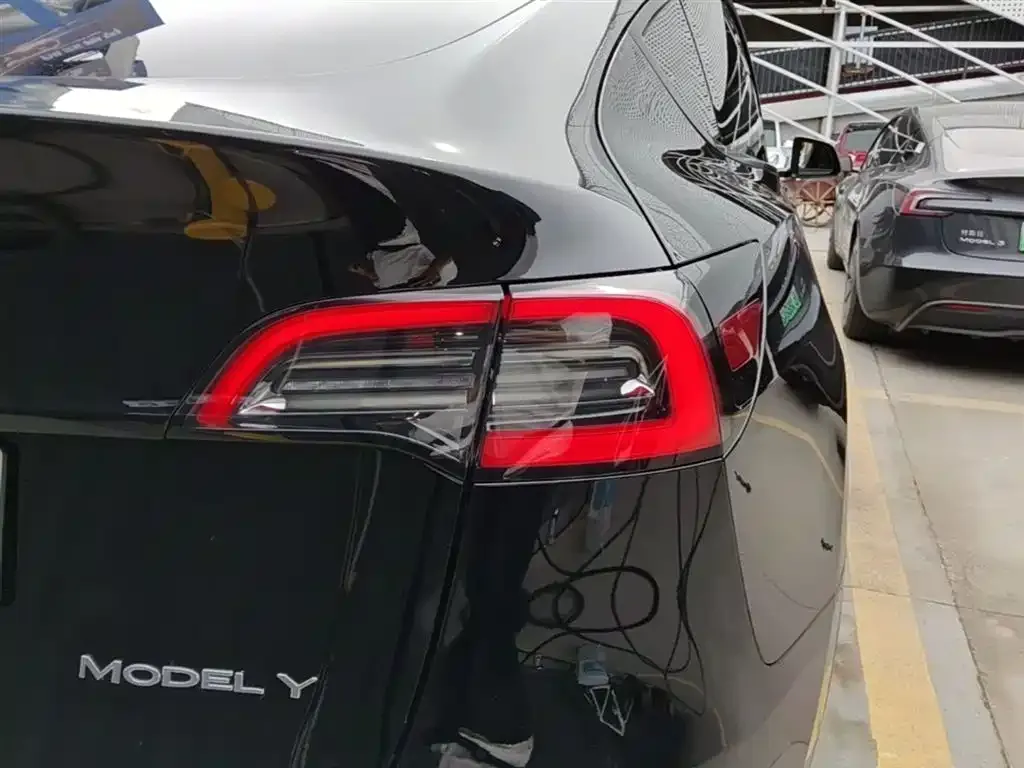 Tesla Model Y — фото 7