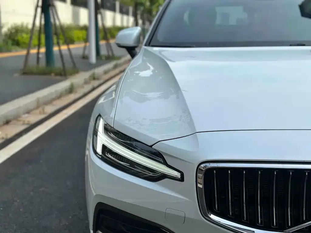 Volvo S60 2023 из CN, фото 9