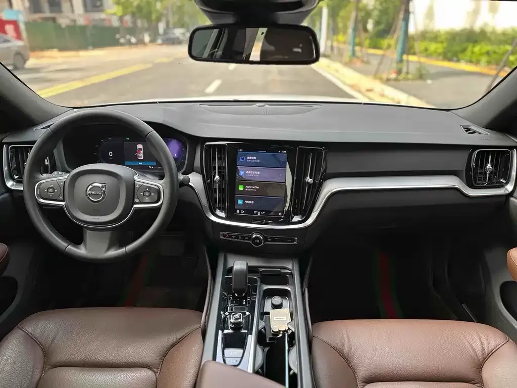 Volvo S60 2023 из CN, фото 2