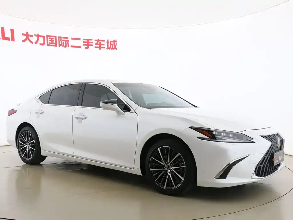 Lexus ES — фото 8