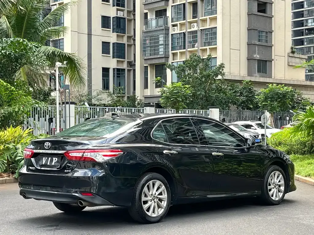 Toyota Camry — фото 3